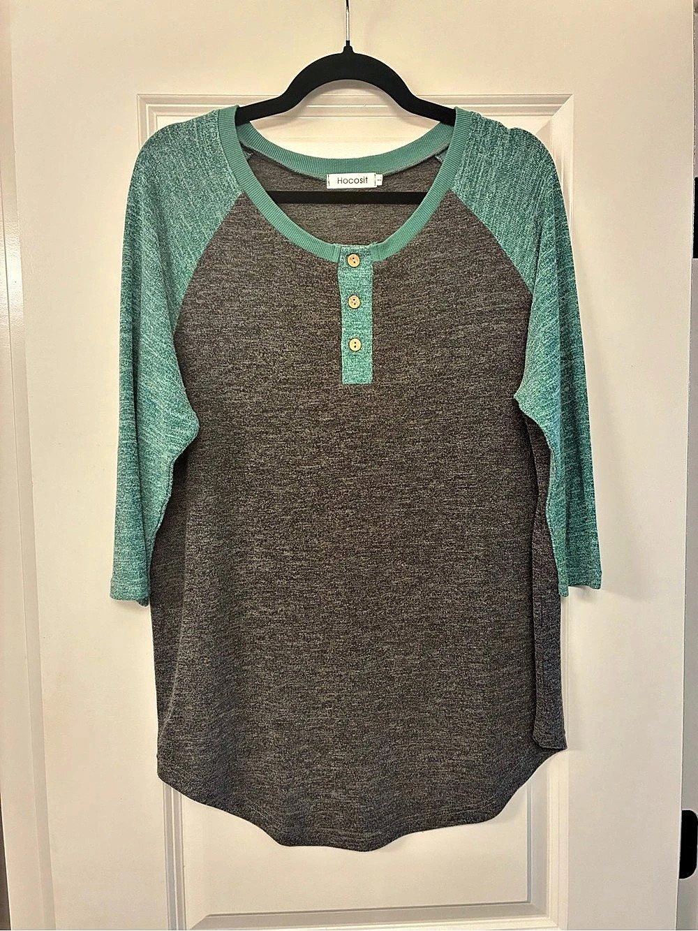 Hocosit Women's Raglan 3/4 Sleeve Color Block Henley Top Raglan 3/4 Sleeve Color